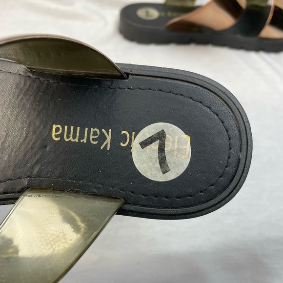 Chrome flat sandle size 7 - Picture 3 of 5